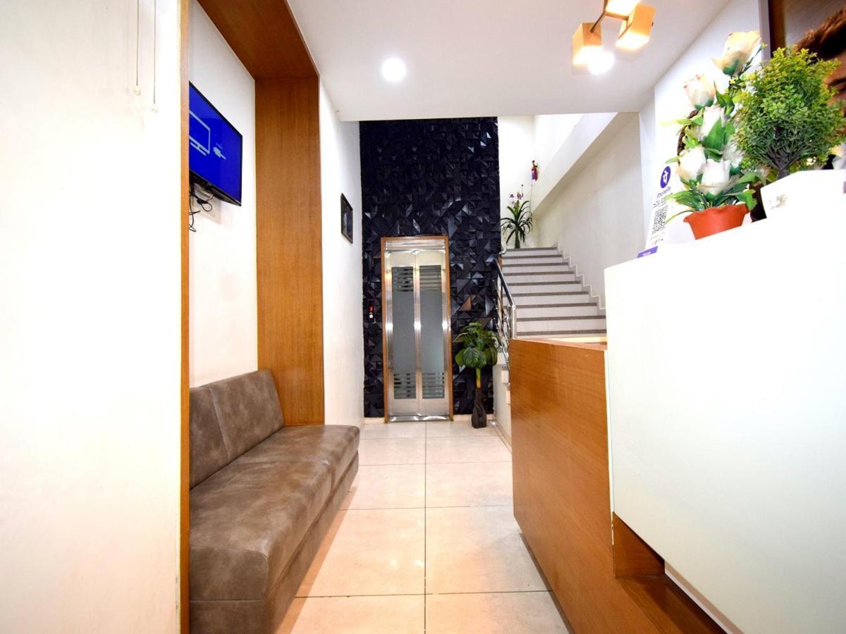 Hotel Embassy Kalol Buitenkant foto