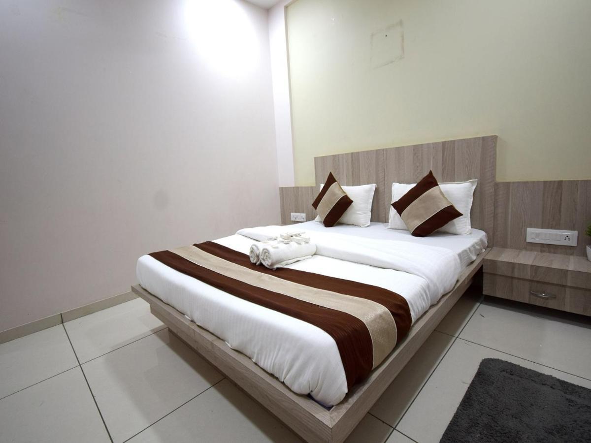 Hotel Embassy Kalol Buitenkant foto