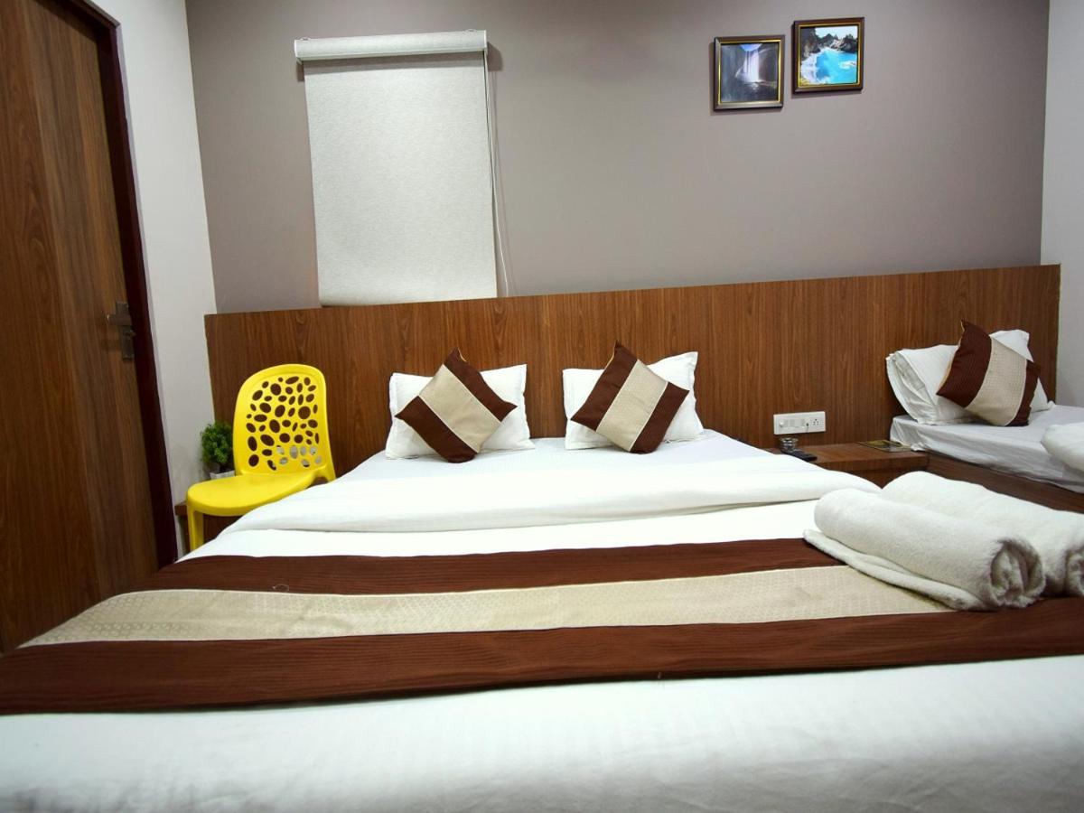Hotel Embassy Kalol Buitenkant foto