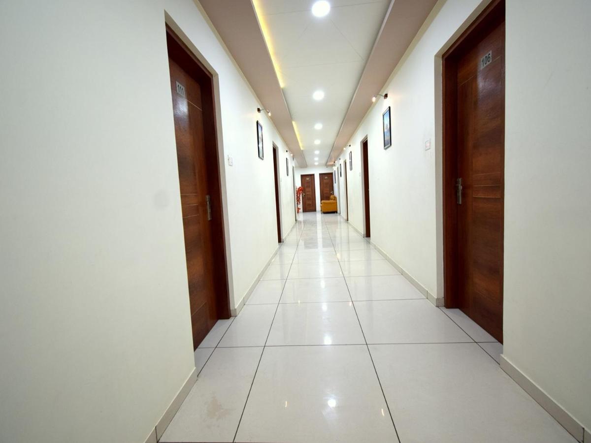 Hotel Embassy Kalol Buitenkant foto