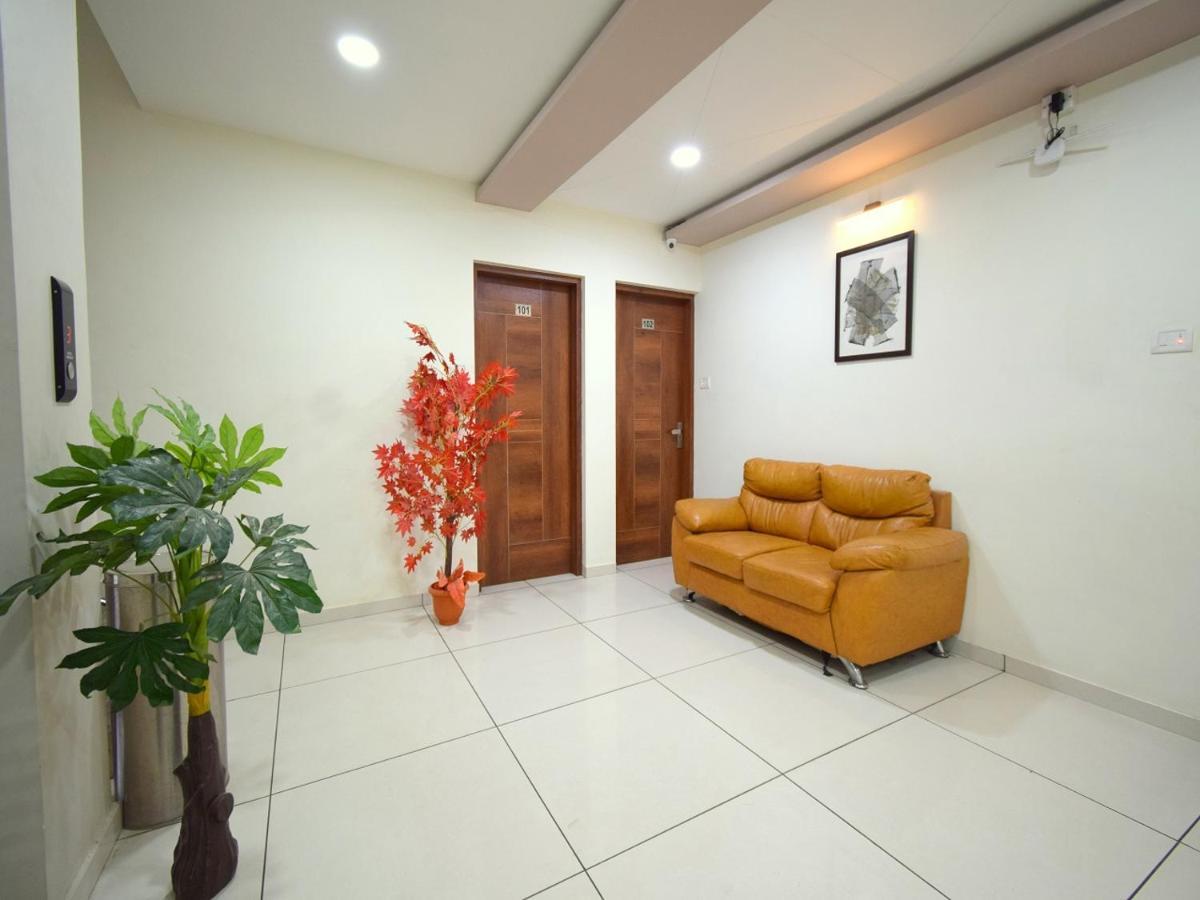 Hotel Embassy Kalol Buitenkant foto