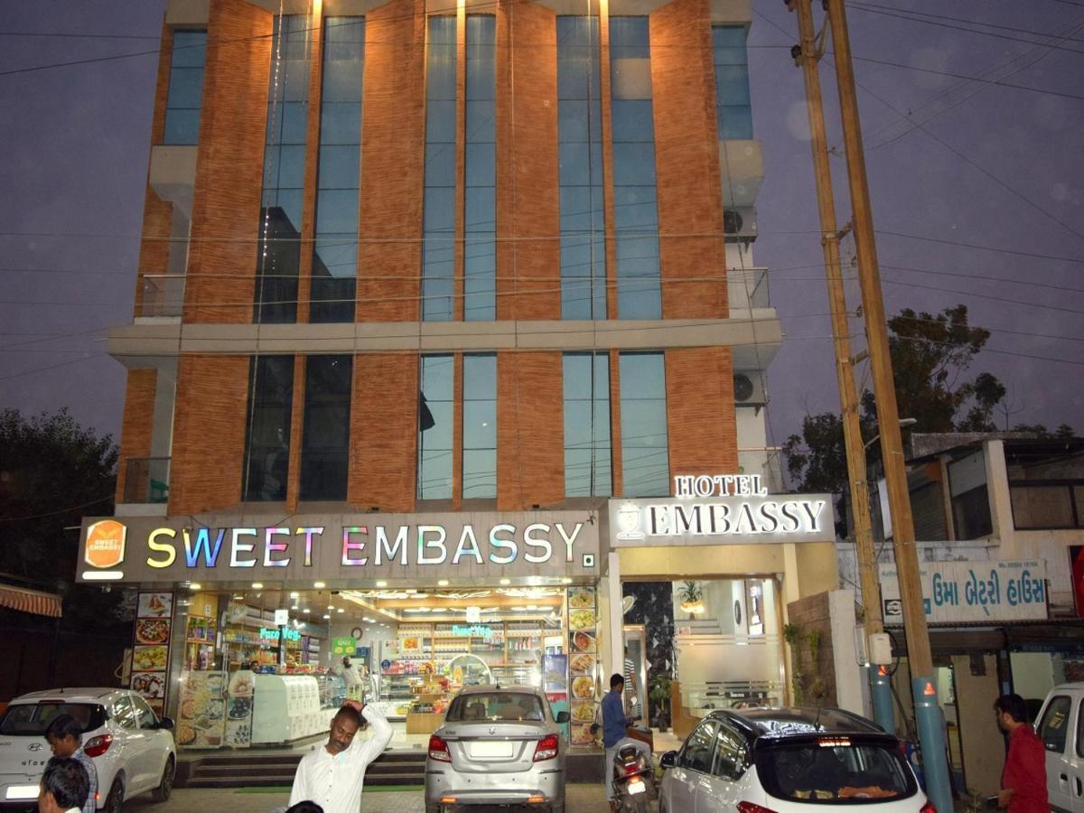 Hotel Embassy Kalol Buitenkant foto
