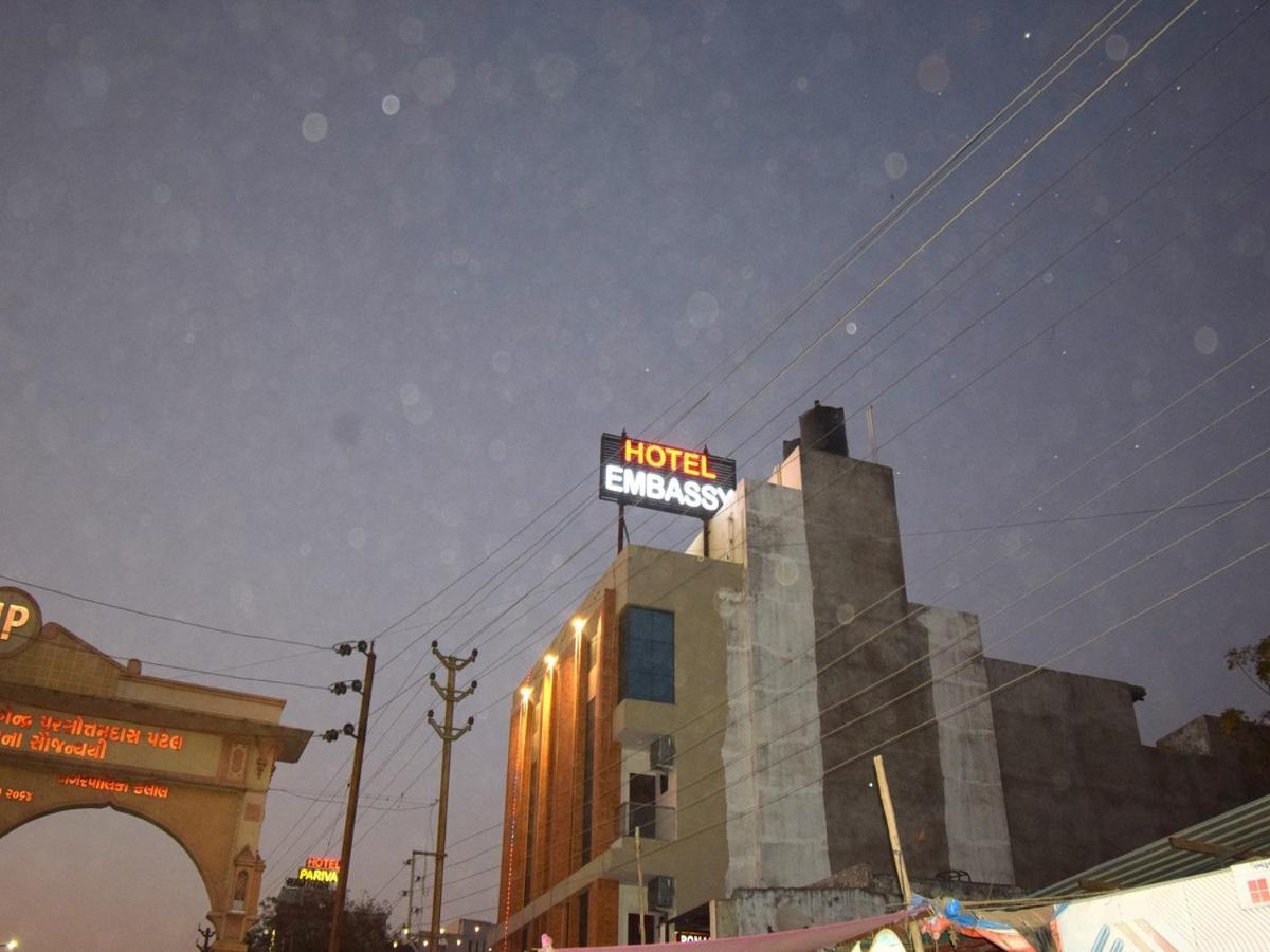 Hotel Embassy Kalol Buitenkant foto